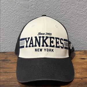 New York Yankees Blue and White Cap
